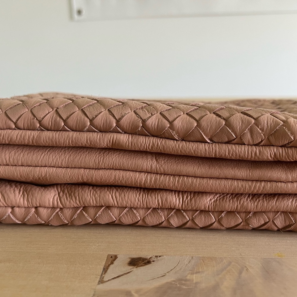 NWOT Wanderers Blush Woven Crossbody Bag - Picture 10 of 14
